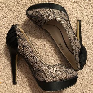 Glint lace black platform heels size 5.5